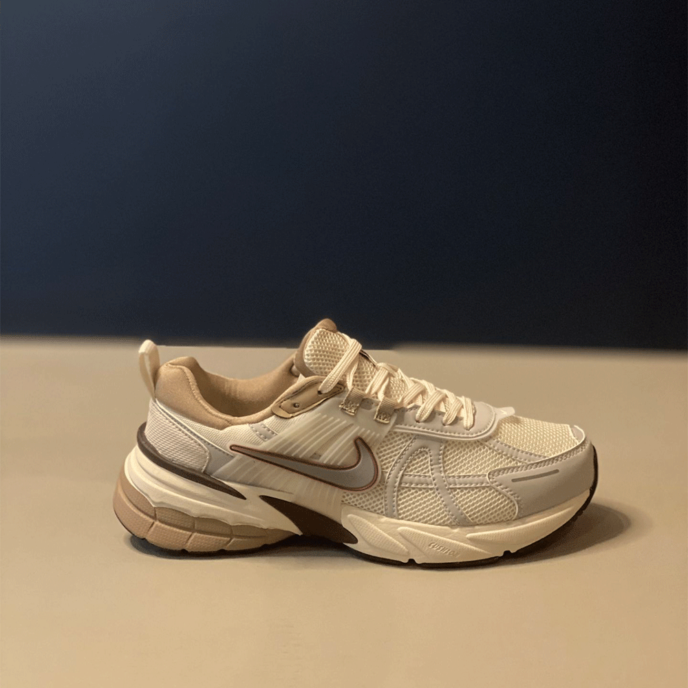 1 نایک وی 2 کی ران قهوه ای Nike V2K Run Light Orewood Brown - Image 1